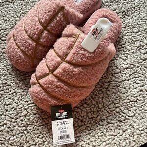 [HEB] Concha Slippers